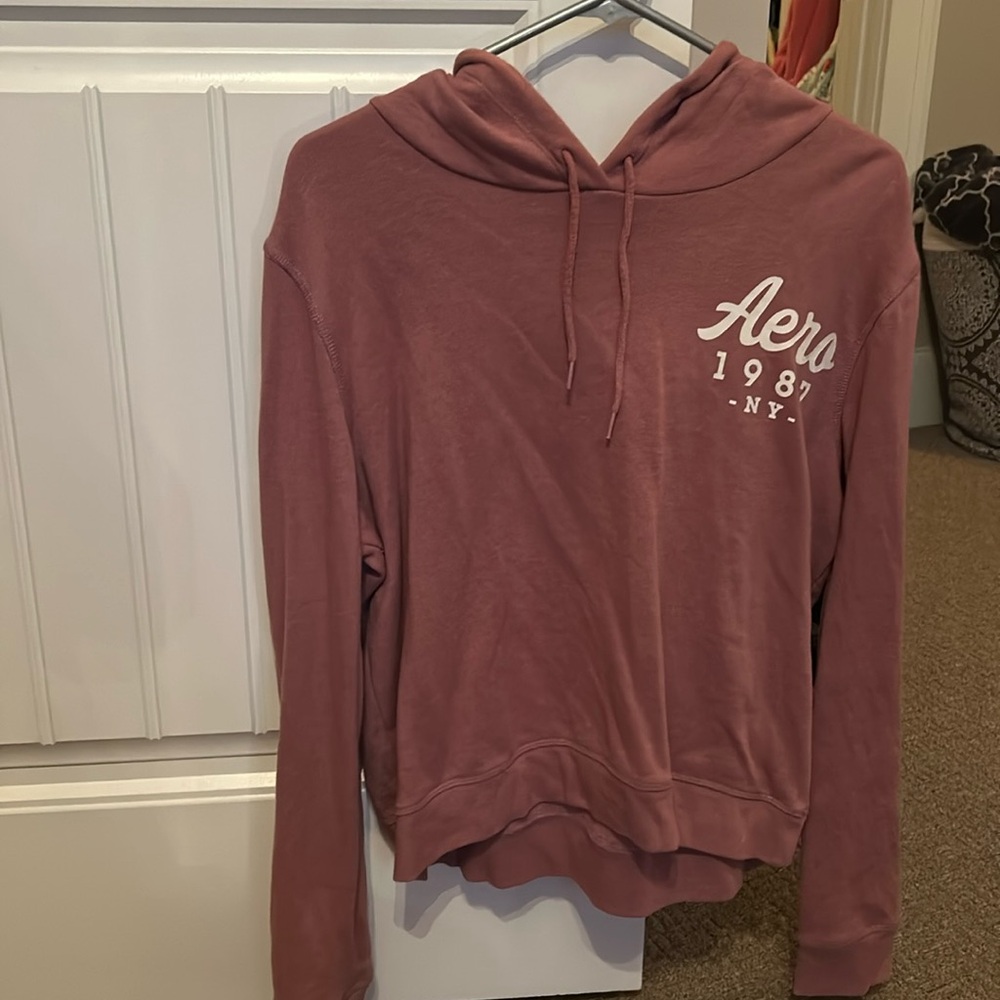 Woman’s cropped aero sweatshirt